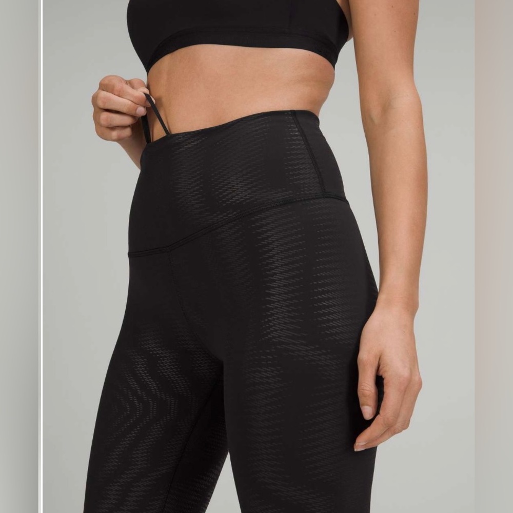 Lululemon Wunder Under Shapeshifter Foil Size 4 NWOT